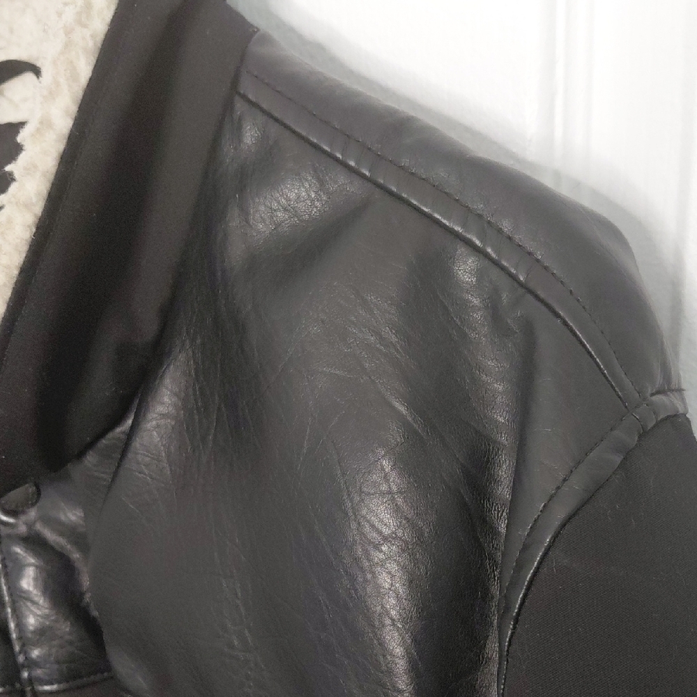 Levi's Black Puffer Jacket - Picture 8 of 9
